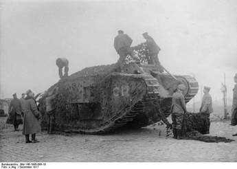 File:Bundesarchiv Bild 146-1998-098-10, Bei Cambrai, erbeuteter englischer Panzer.jpg