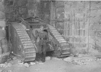 http://www.aviarmor.net/tww2/photo/gb/heavy_tank_mk5/mk5_soisson1940_1.jpg