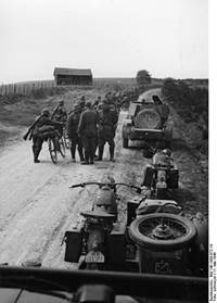 Bundesarchiv Bild 146-1988-072-14, Belgien, Einmarsch, Radfahrschwadron.jpg