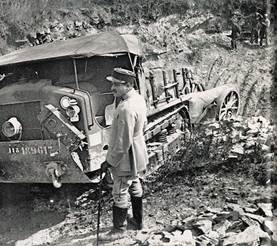 Schneider CD towing an artillery gun up to the front in muddy conditions.