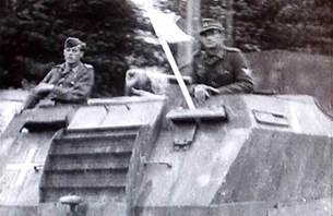 German Army crew 5 cm Pak für Küstenbefestigung auf Selbstfahrlafette Schneider CD(f) self-propelled gun displaying a white flag